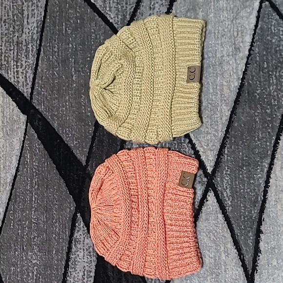 C.C CHUNKY STRETCH CABLE KNIT BEANIE HATS BUNDLE - Picture 2 of 11